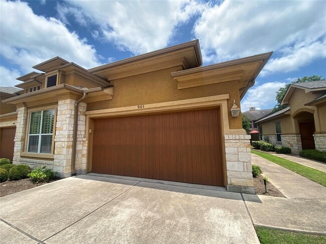 Primary Photo - 2210 Onion Creek Pkwy