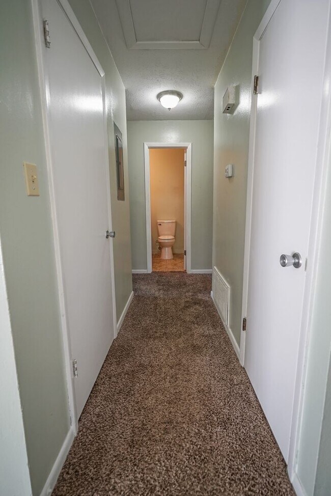 Building Photo - 2304 Hartsfield Ct