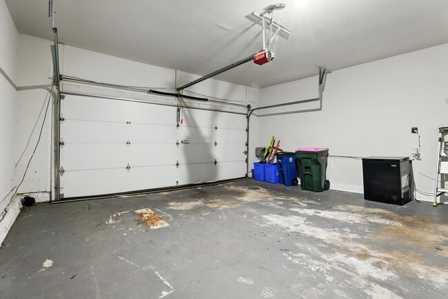 Building Photo - 14720 Peachwood Dr