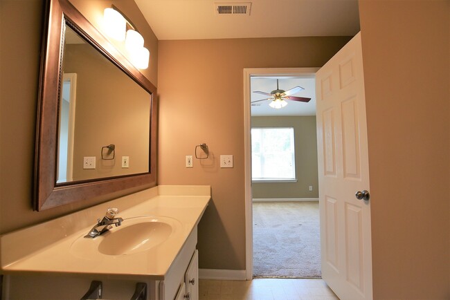 Building Photo - A Cozy 2bedroom Town home in Fort Mill