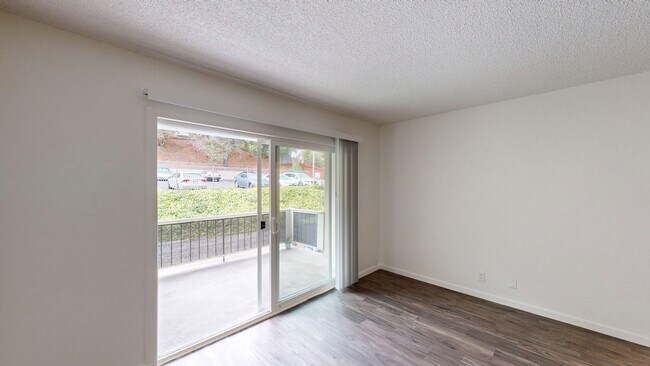 Building Photo - 1827 Lincoln Ave