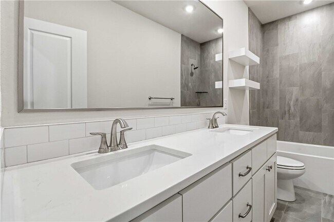 Building Photo - 3406 SE K St