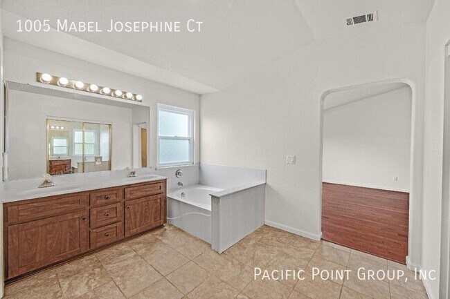 Building Photo - 1005 Mabel Josephine Ct