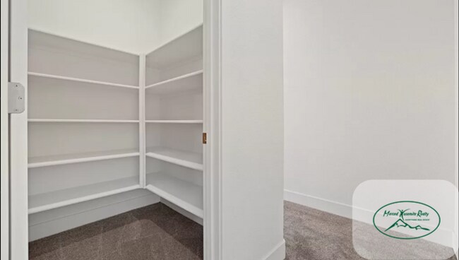 Building Photo - CORNER LOT - Beautiful 5-Bedroom Home for Rent in North Merced!