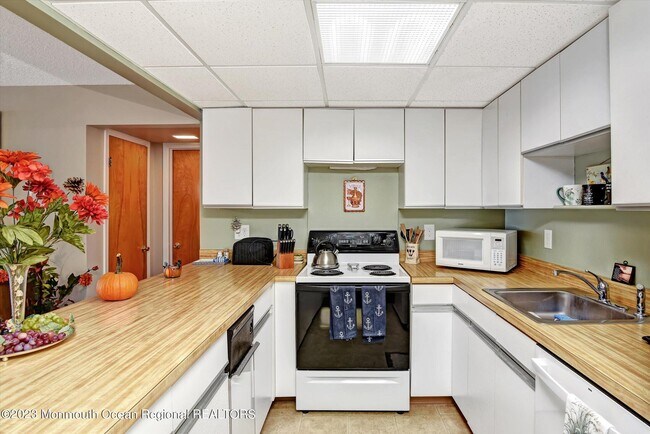 Building Photo - 77 E Water St