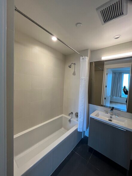 Building Photo - 889 Francisco St