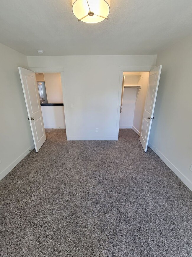 Building Photo - 2 Weeks Free Rent in May! West Haven 3 bed...