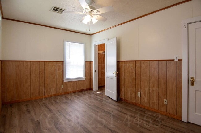 Building Photo - Cozy 2 Bed Home with Fireplace