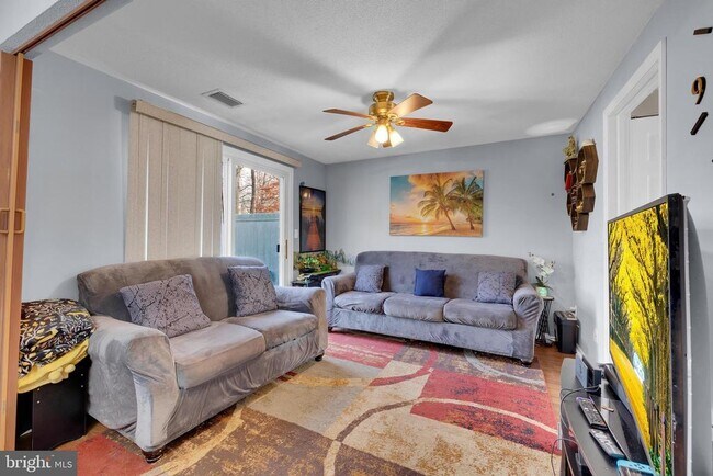 Building Photo - 89 Doe Ct