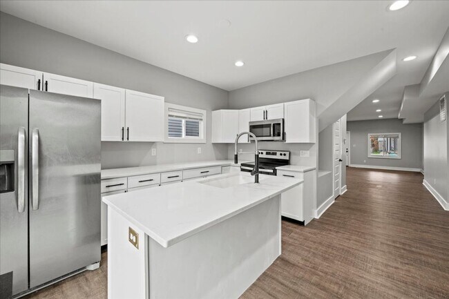 Building Photo - 203-203 N Gray St