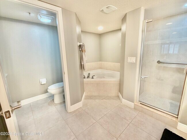 Building Photo - 551 Casa Bella Dr