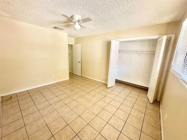 Building Photo - 207 W William Cannon Dr