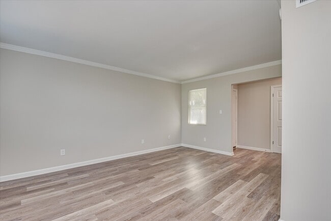 Building Photo - 1406 Johns Rd