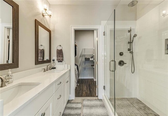 Building Photo - 4321 Parkside Pl