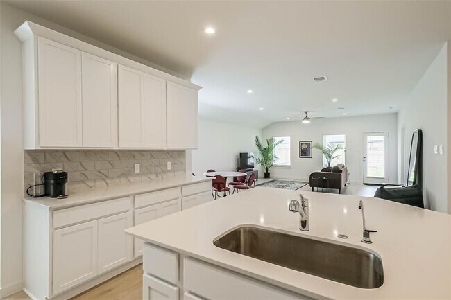 Building Photo - 30702 CASTLE COVE Dr