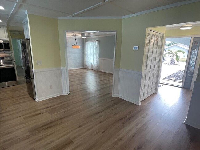 Building Photo - 6108 11th Ave W