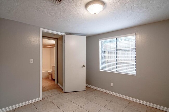 Building Photo - 26620 Primrose Ct