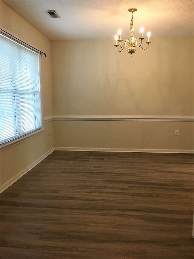 Building Photo - HIGHGROVE ESTATES