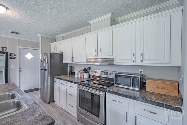 Building Photo - 75 Willow Ln