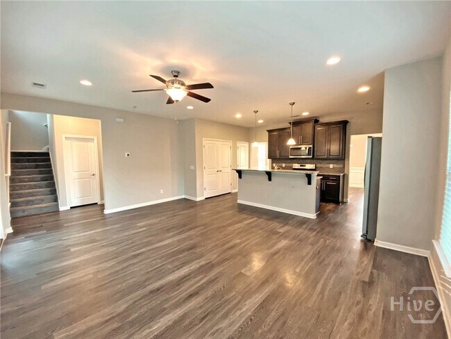 Building Photo - 83 Crystal Lake Dr