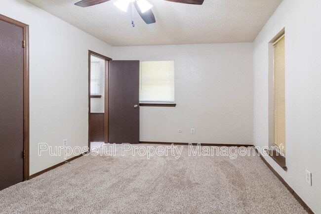Building Photo - 9317 N Sherwell Dr