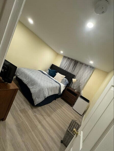 Building Photo - 9 Collingswood Dr