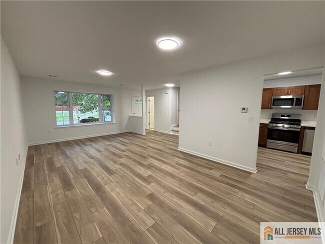 Building Photo - 127 Sassafras Ct