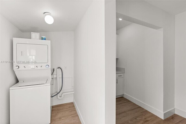 Building Photo - 2508 SW 10th St