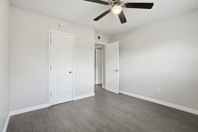 Building Photo - 201 S Kansas Ave