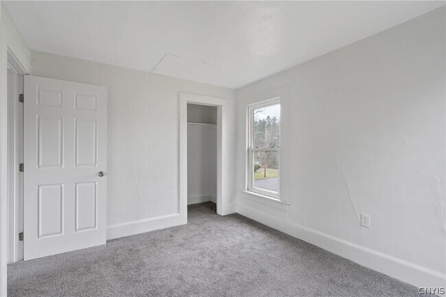 Building Photo - 409 N 6th St