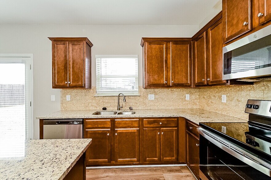 Building Photo - 11097 Wind Ridge Dr
