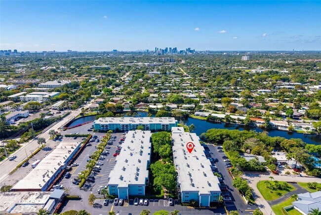 Building Photo - 3000 NE 5th Terrace