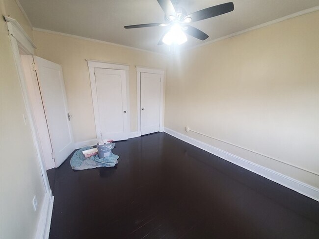 Building Photo - 415 County St