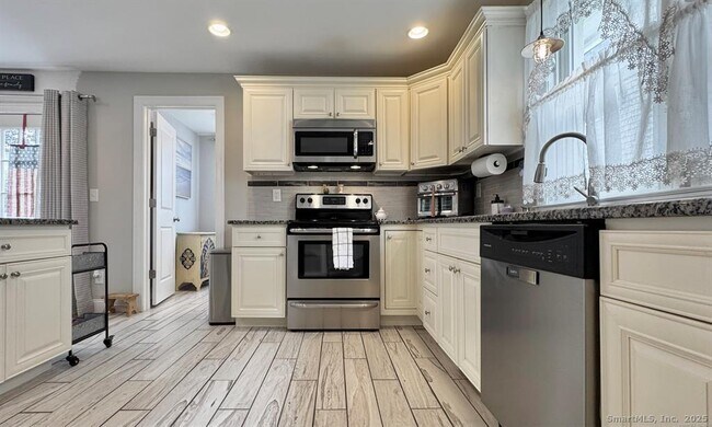 Building Photo - 35 Coolridge Rd