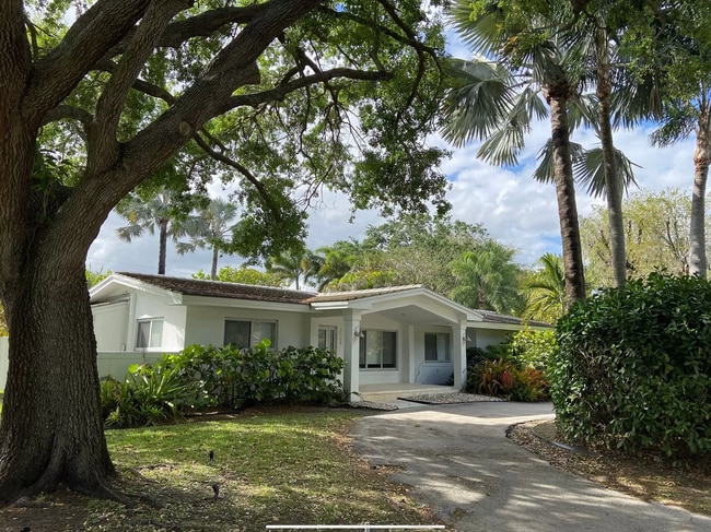 Building Photo - 9840 SW 69th Ave