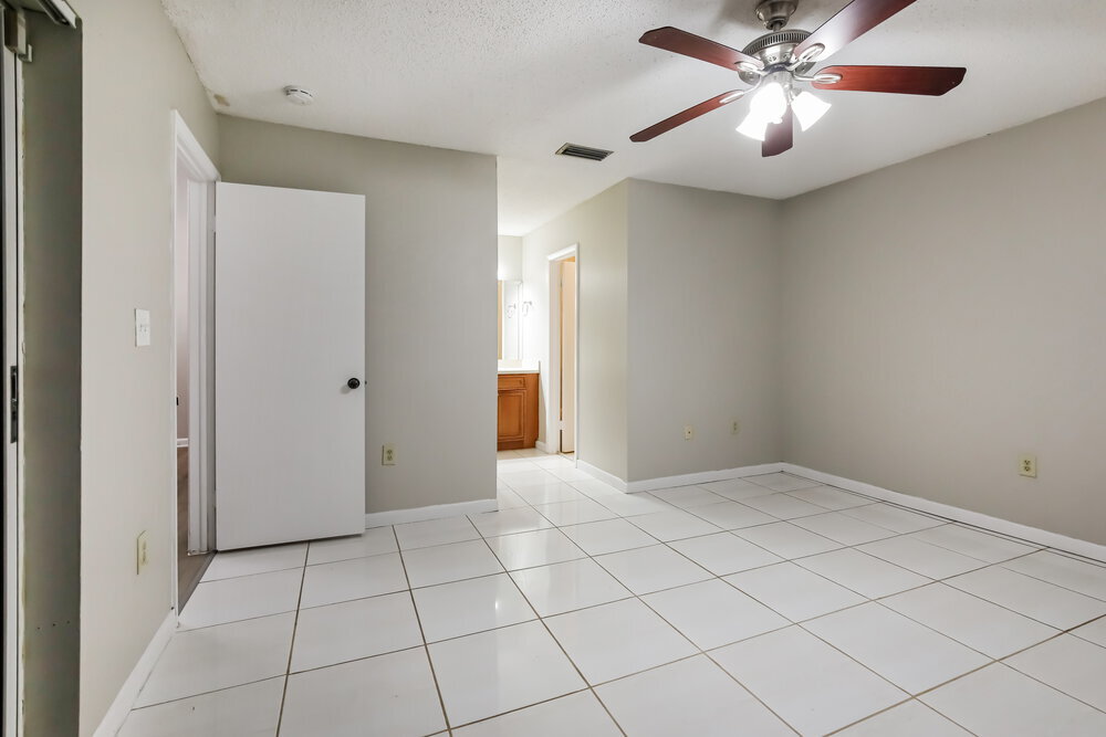 Building Photo - 1739 SW 138th Ave