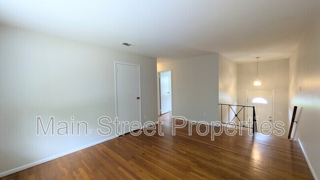 Building Photo - 2117 Pullman Cir