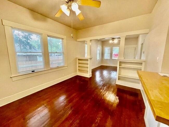 Building Photo - 506 E 38th St