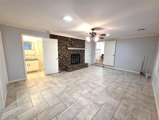 Building Photo - 4701 N Independence Ave