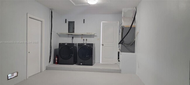 Building Photo - 9060 SW 53rd St