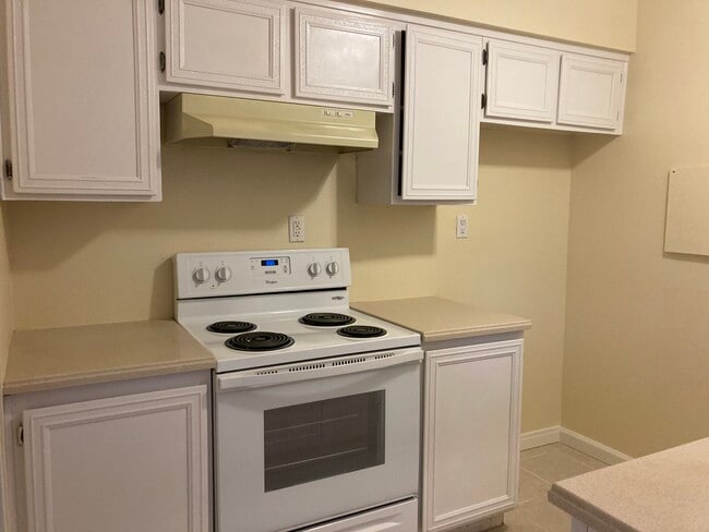 Building Photo - 2372 Pepper St