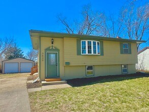 Building Photo - Remodeled 3 bed, 2 bath Millard home