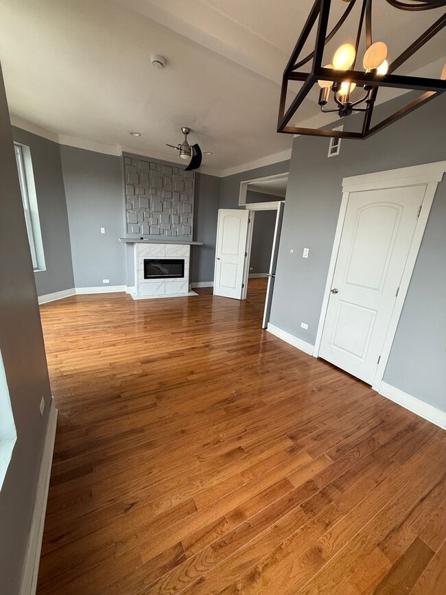 Building Photo - 438 E 49th St