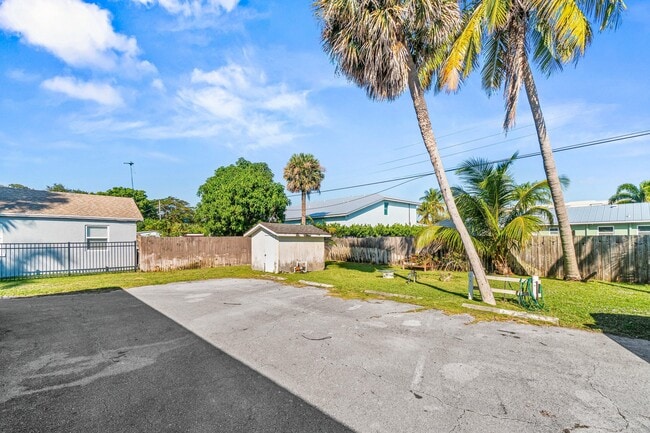 Building Photo - 211 Sunrise Ave