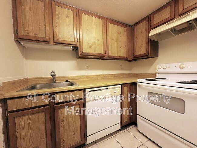 Building Photo - 1831 W Mulberry Dr