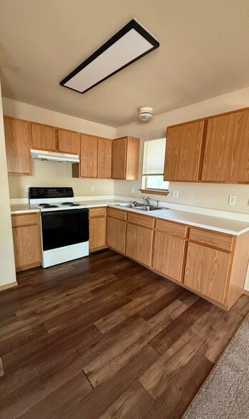 Building Photo - 594 Shadowrock Dr