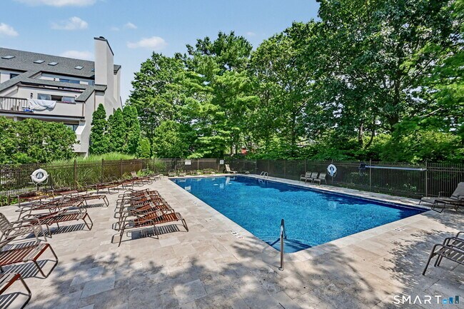 Building Photo - 123 Harbor Dr