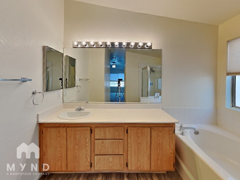 Building Photo - 9564 Belle Esprit St