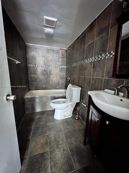 Building Photo - 2175 NE 170th St