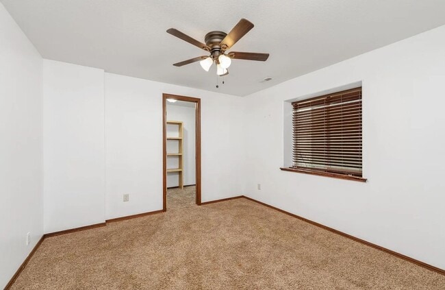 Building Photo - Luxurious Bel Aire Home